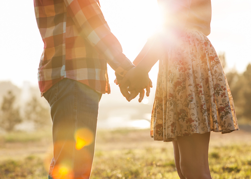 Loveandfriends young couple in love holding hands in autumn